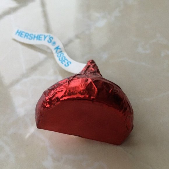 Vintage Hershey’s Kisses Pin Red - Picture 3 of 4